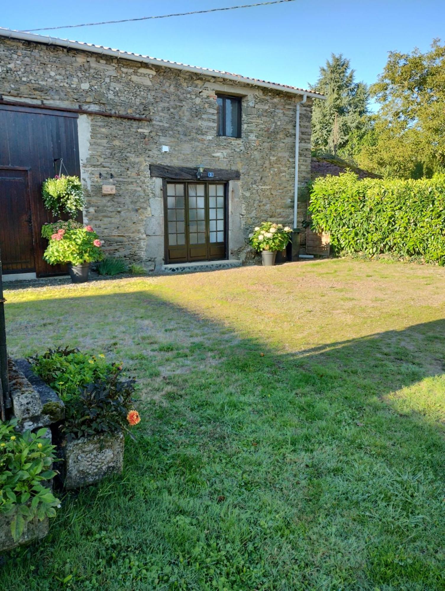Les Poiriers Villa Saint-Pierre-du-Chemin Luaran gambar